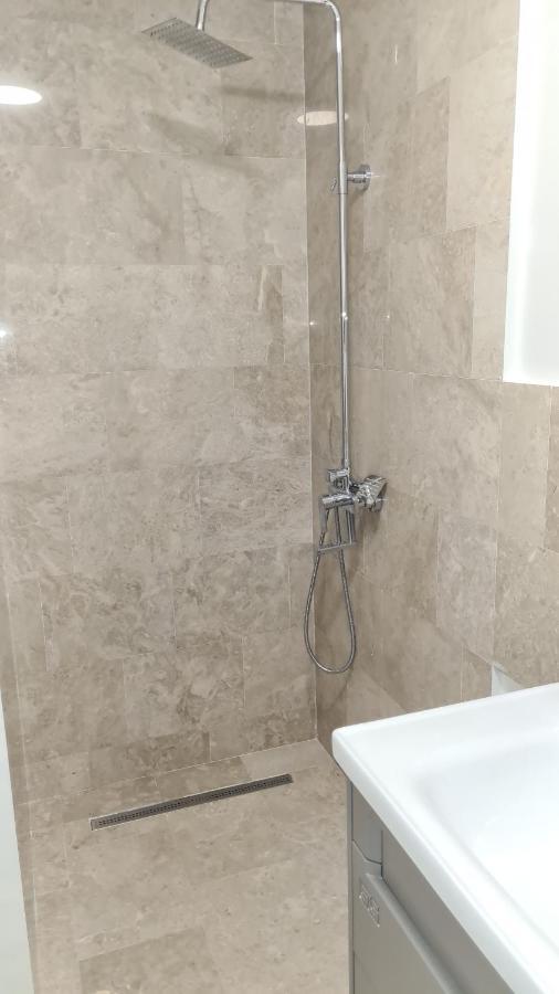 Albert Hotel Rosu Bagian luar foto