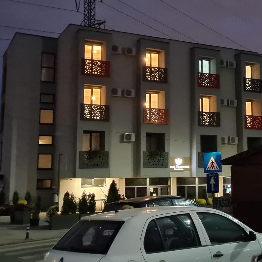 Albert Hotel Rosu Bagian luar foto