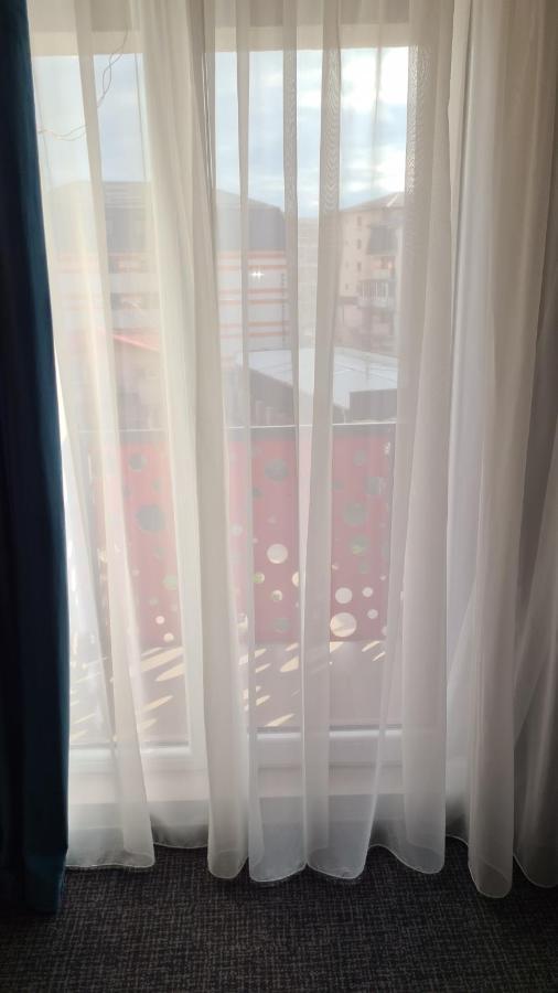 Albert Hotel Rosu Bagian luar foto