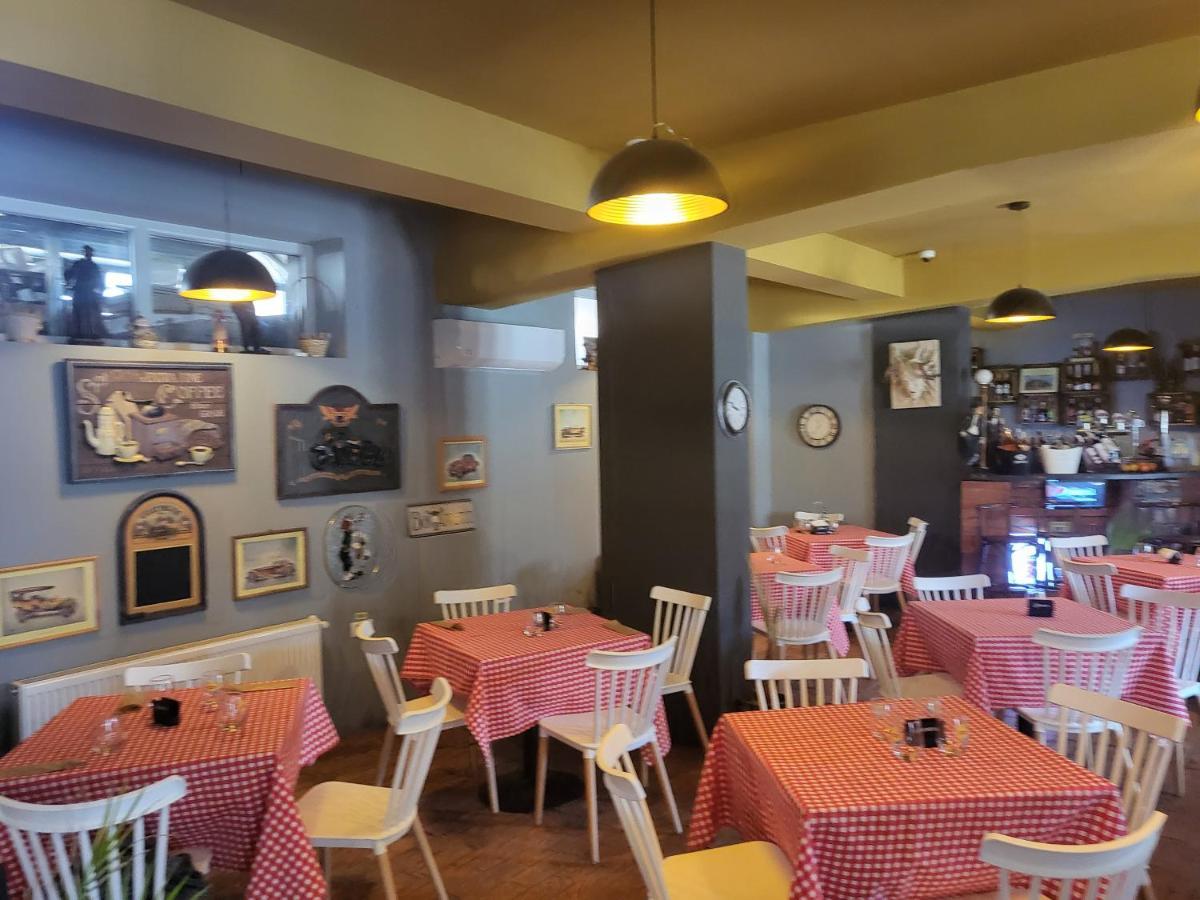 Albert Hotel Rosu Bagian luar foto