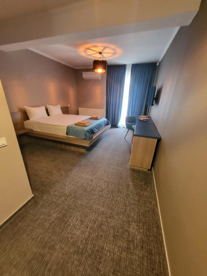 Albert Hotel Rosu Bagian luar foto