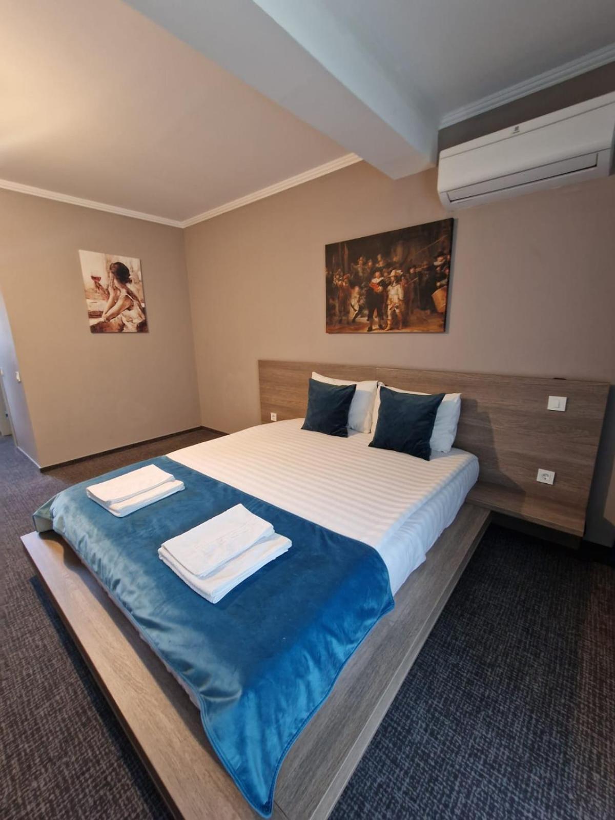 Albert Hotel Rosu Bagian luar foto
