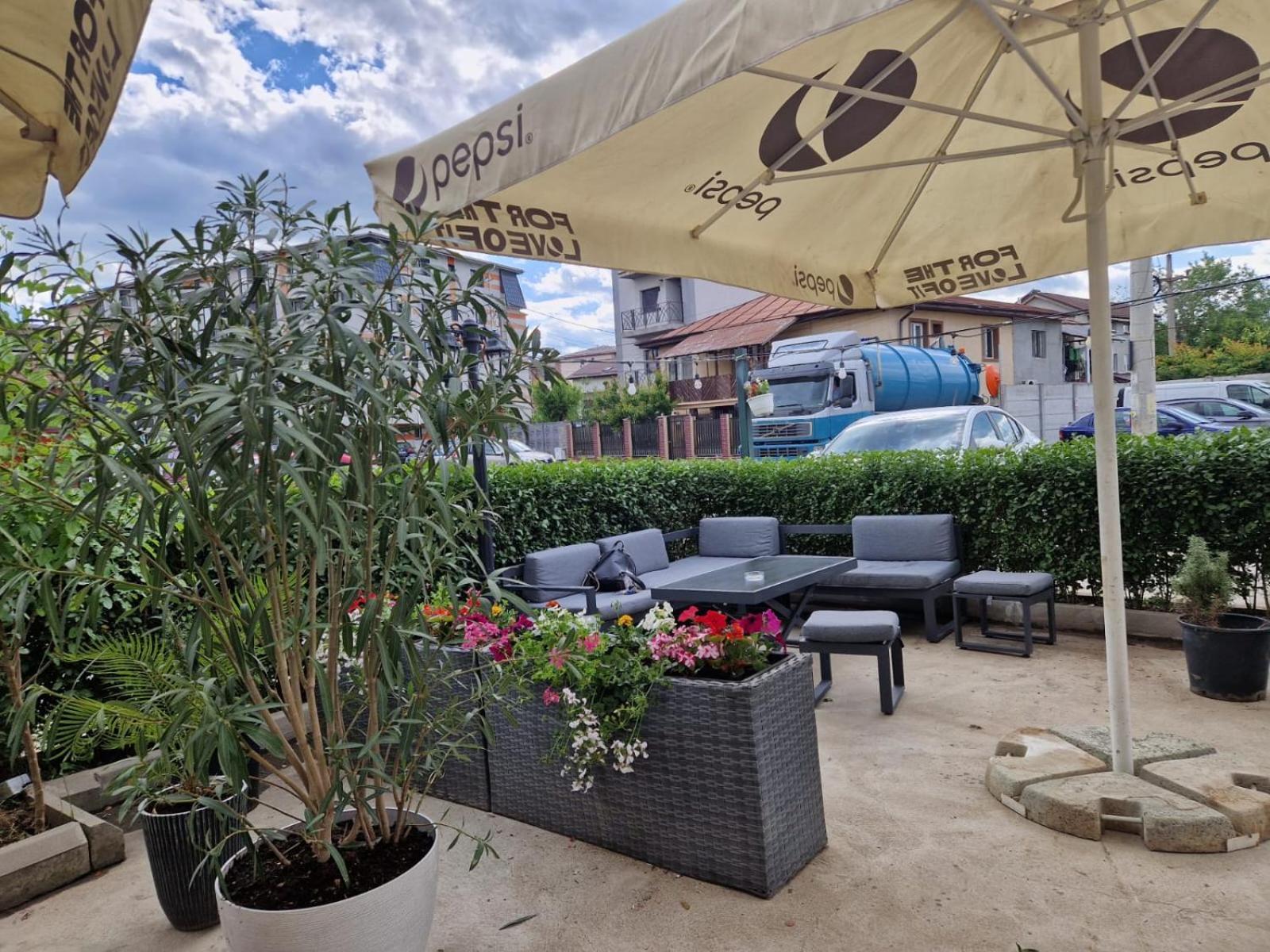 Albert Hotel Rosu Bagian luar foto