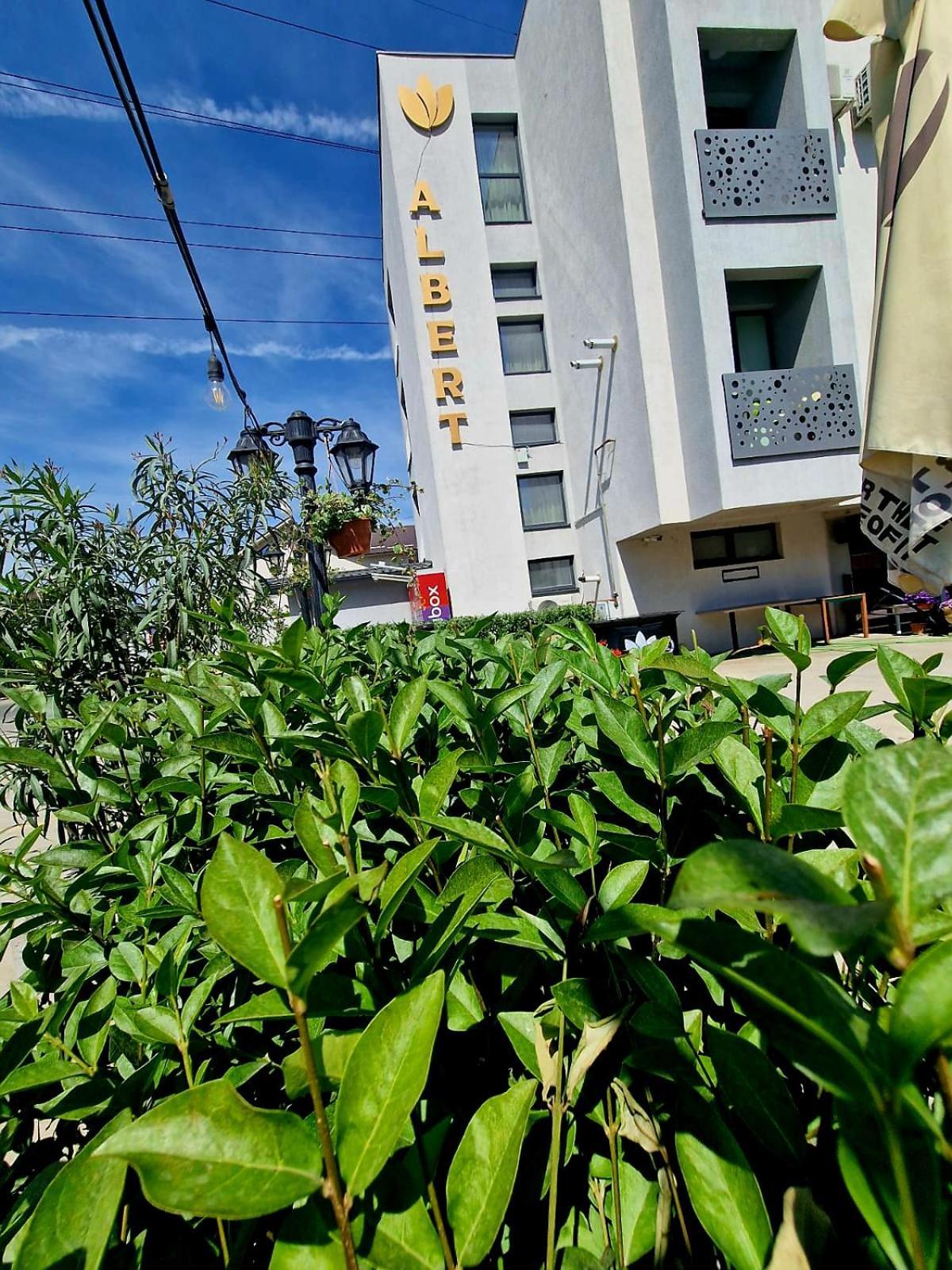 Albert Hotel Rosu Bagian luar foto